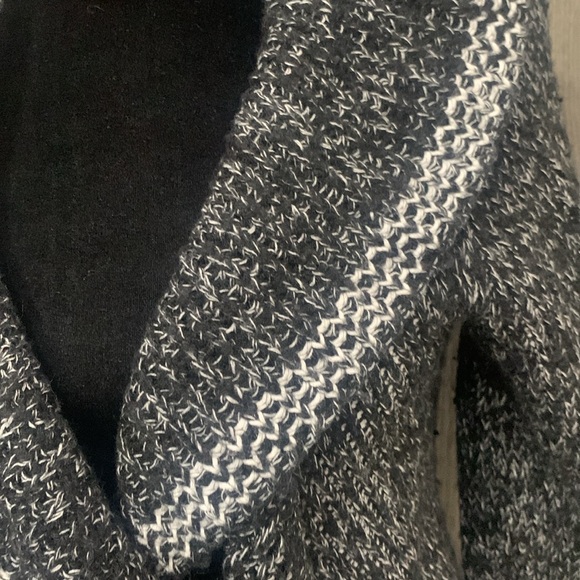 White House Black Market Knit Ruffled Cardigan Sweater Women's Size XS - Picture 2 of 8